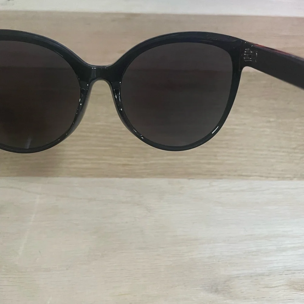 Oversized cat 🐈‍⬛ sunglasses